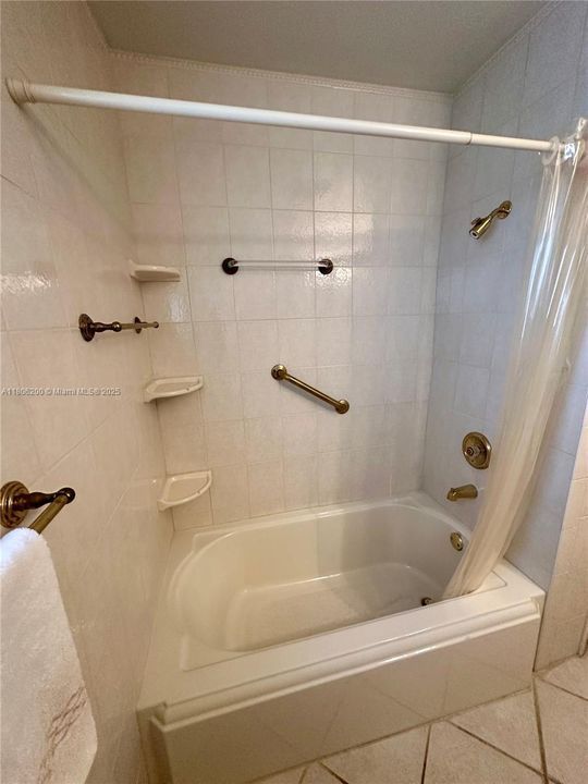 Vendido Recientemente: $1,210,999 (2 camas, 2 baños, 1606 Pies cuadrados)