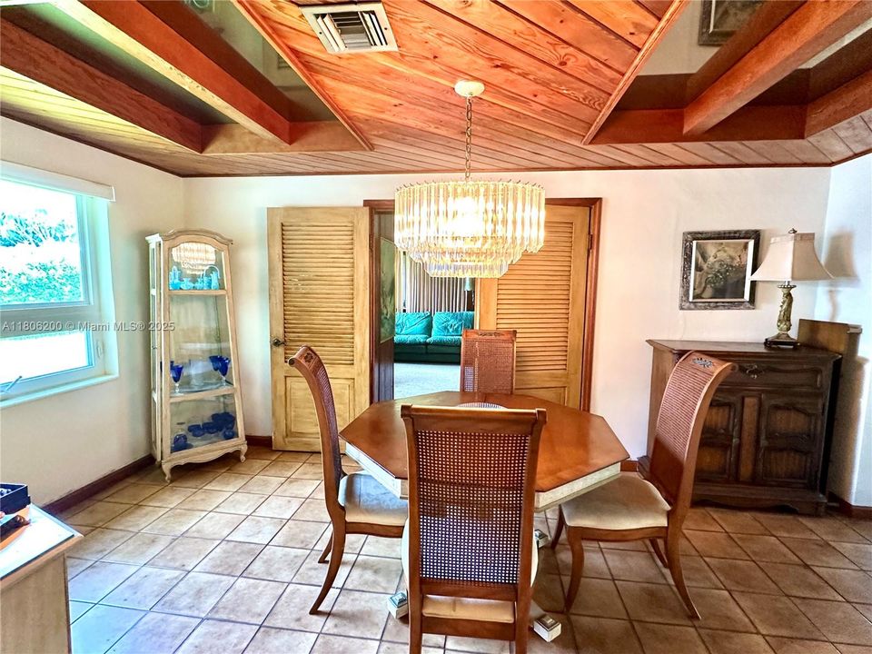Vendido Recientemente: $1,210,999 (2 camas, 2 baños, 1606 Pies cuadrados)