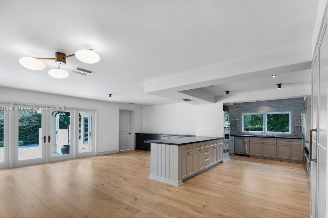 Recently Rented: $22,000 (4 beds, 4 baths, 3595 Square Feet)