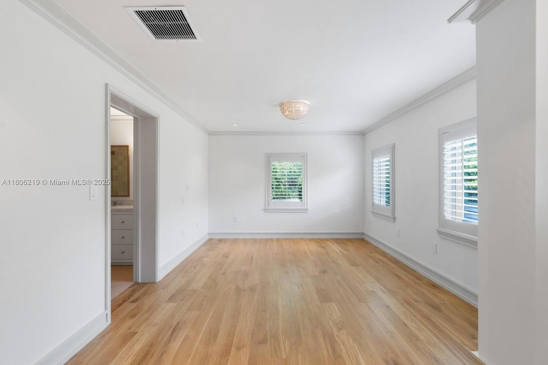 Recently Rented: $22,000 (4 beds, 4 baths, 3595 Square Feet)