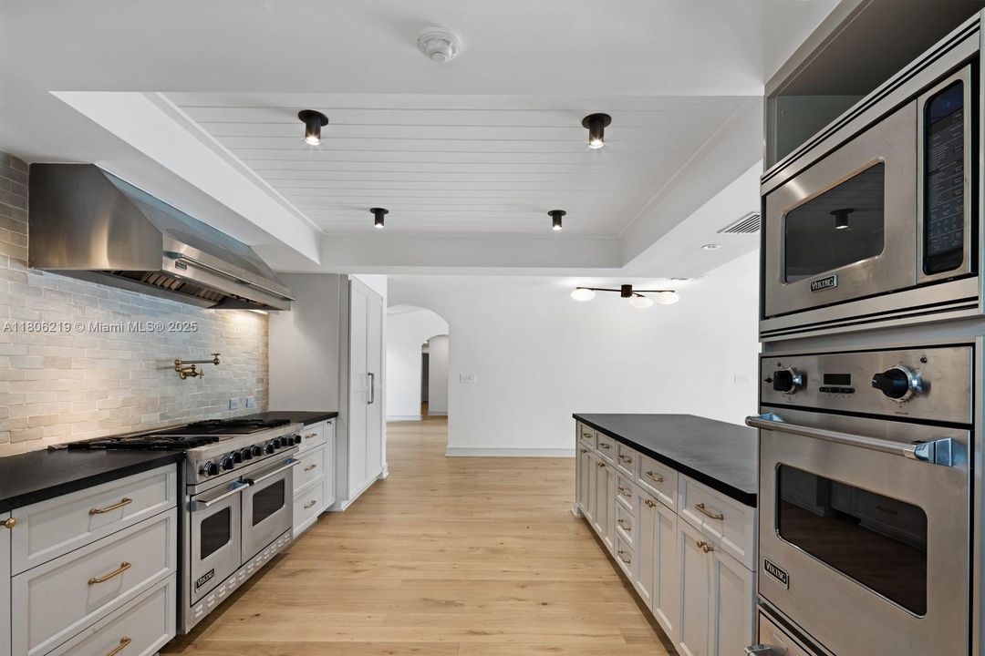 Recently Rented: $22,000 (4 beds, 4 baths, 3595 Square Feet)