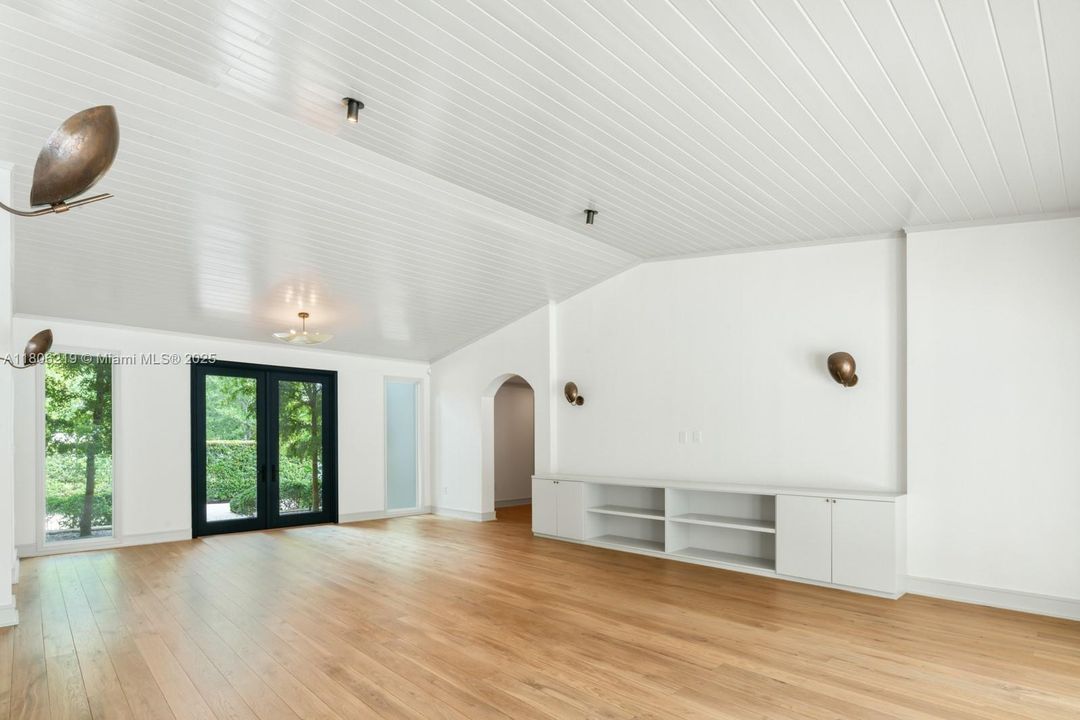 Recently Rented: $22,000 (4 beds, 4 baths, 3595 Square Feet)