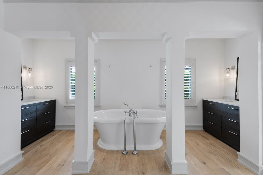 Recently Rented: $22,000 (4 beds, 4 baths, 3595 Square Feet)