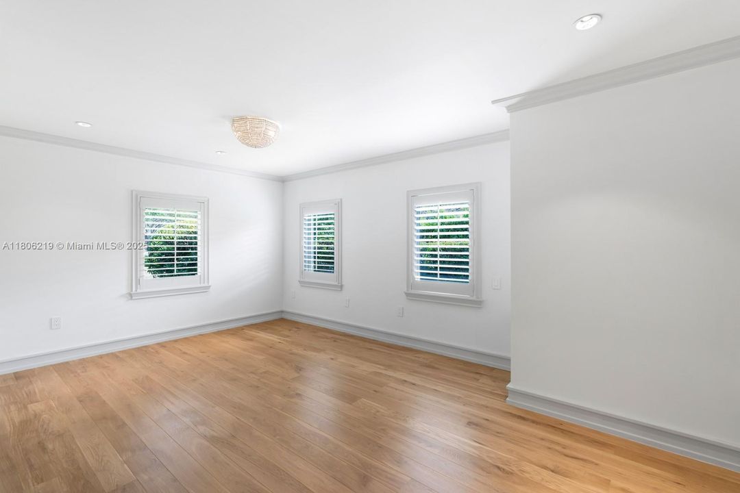 Recently Rented: $22,000 (4 beds, 4 baths, 3595 Square Feet)