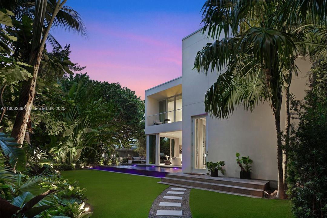 For Sale: $5,995,000 (3 beds, 3 baths, 4185 Square Feet)