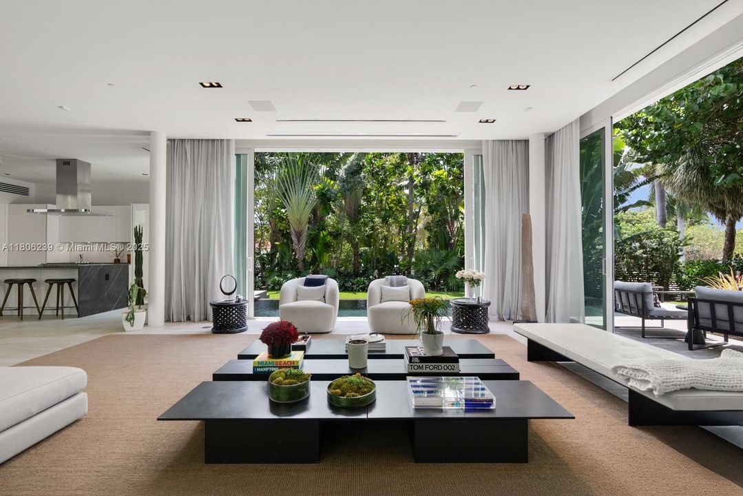 For Sale: $5,995,000 (3 beds, 3 baths, 4185 Square Feet)