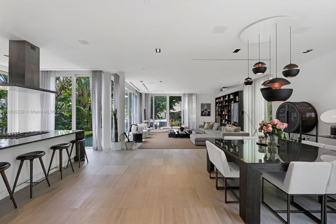 For Sale: $5,995,000 (3 beds, 3 baths, 4185 Square Feet)