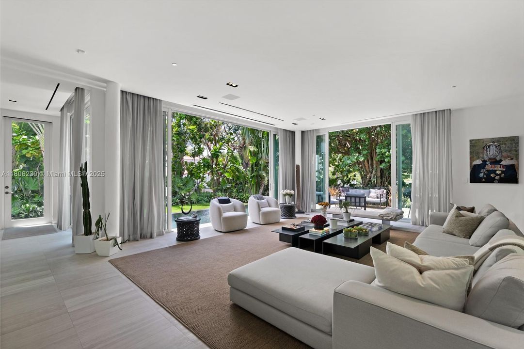 For Sale: $5,995,000 (3 beds, 3 baths, 4185 Square Feet)