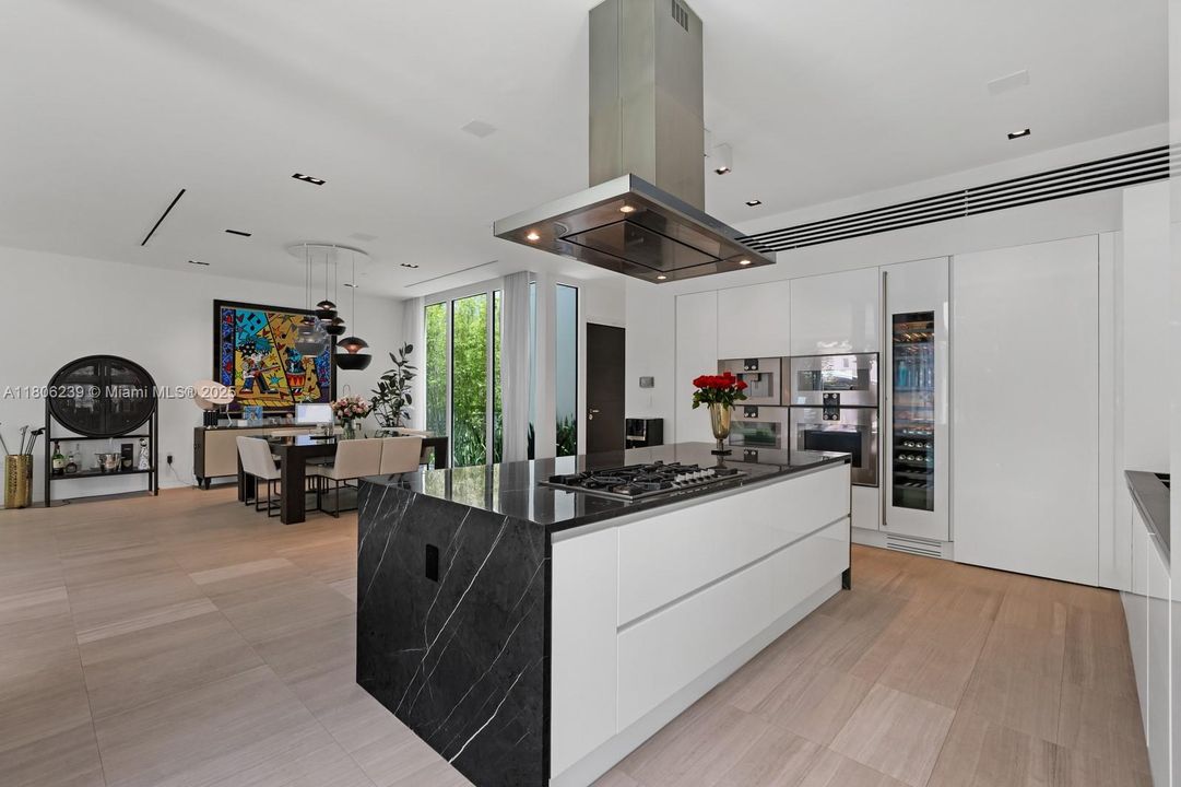 For Sale: $5,995,000 (3 beds, 3 baths, 4185 Square Feet)