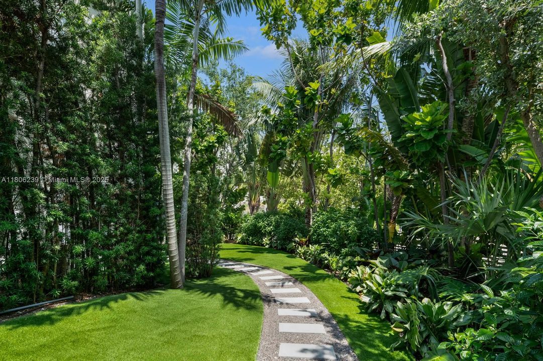 For Sale: $5,995,000 (3 beds, 3 baths, 4185 Square Feet)