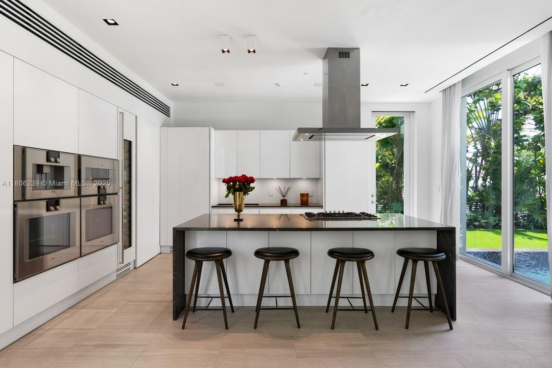 For Sale: $5,995,000 (3 beds, 3 baths, 4185 Square Feet)