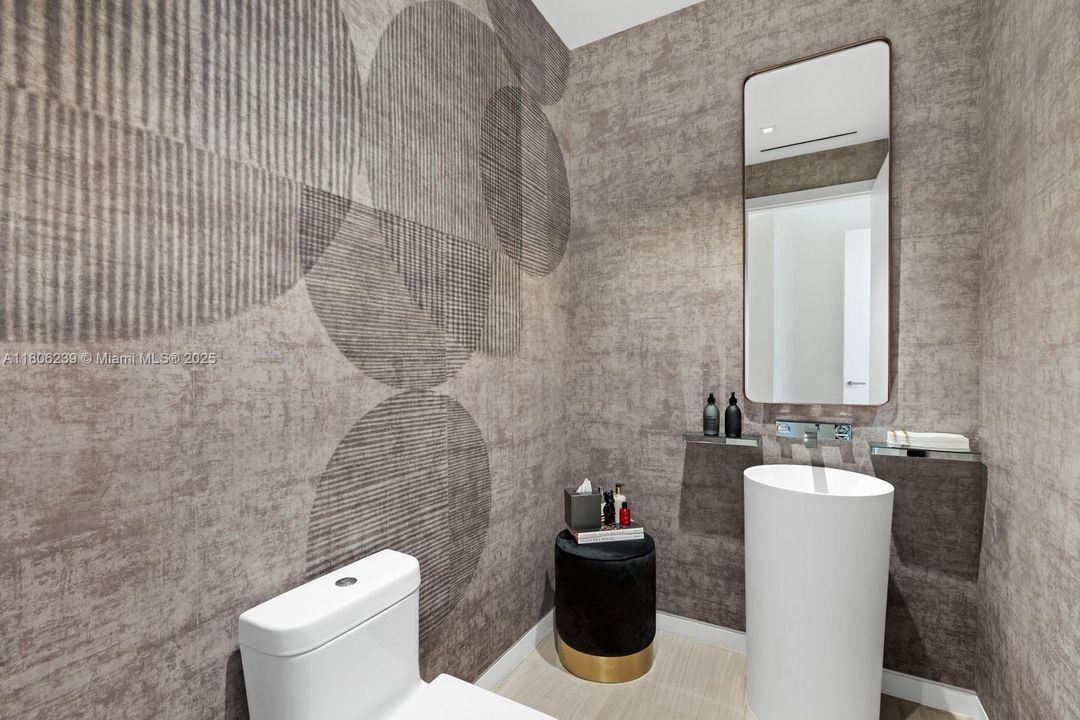 For Sale: $5,995,000 (3 beds, 3 baths, 4185 Square Feet)