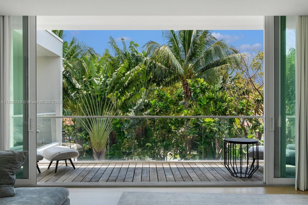 For Sale: $5,995,000 (3 beds, 3 baths, 4185 Square Feet)