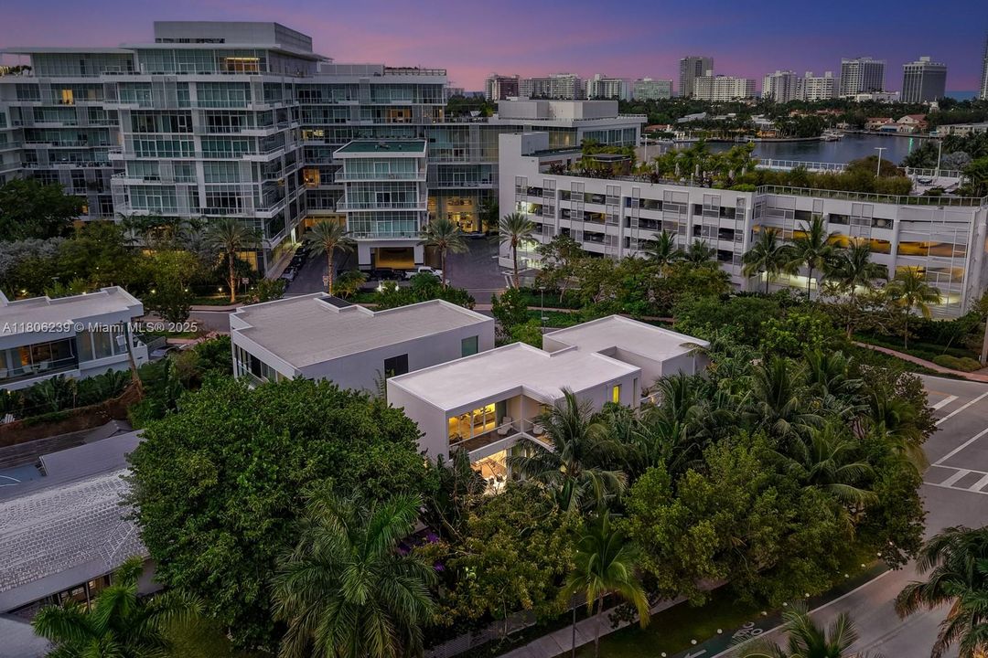 For Sale: $5,995,000 (3 beds, 3 baths, 4185 Square Feet)