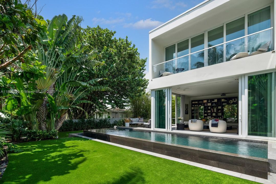 For Sale: $5,995,000 (3 beds, 3 baths, 4185 Square Feet)