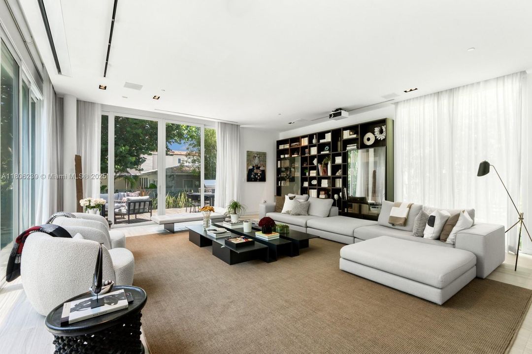 For Sale: $5,995,000 (3 beds, 3 baths, 4185 Square Feet)