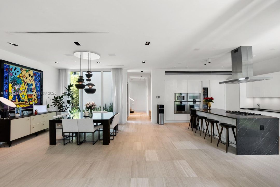 For Sale: $5,995,000 (3 beds, 3 baths, 4185 Square Feet)