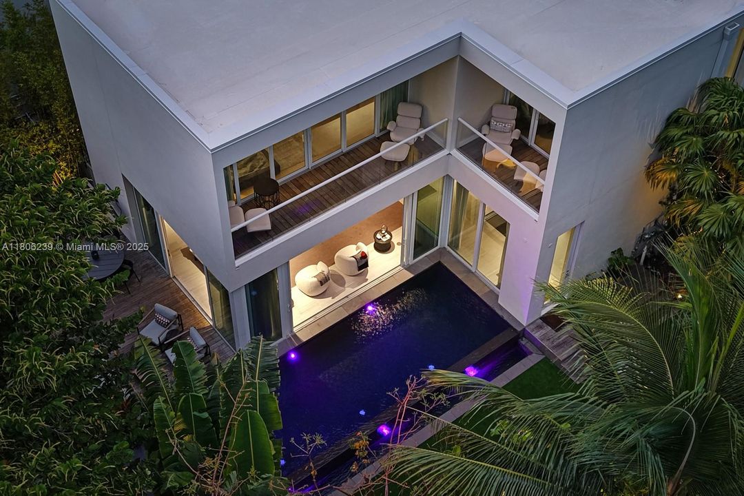 For Sale: $5,995,000 (3 beds, 3 baths, 4185 Square Feet)