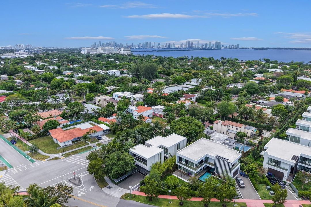 For Sale: $5,995,000 (3 beds, 3 baths, 4185 Square Feet)