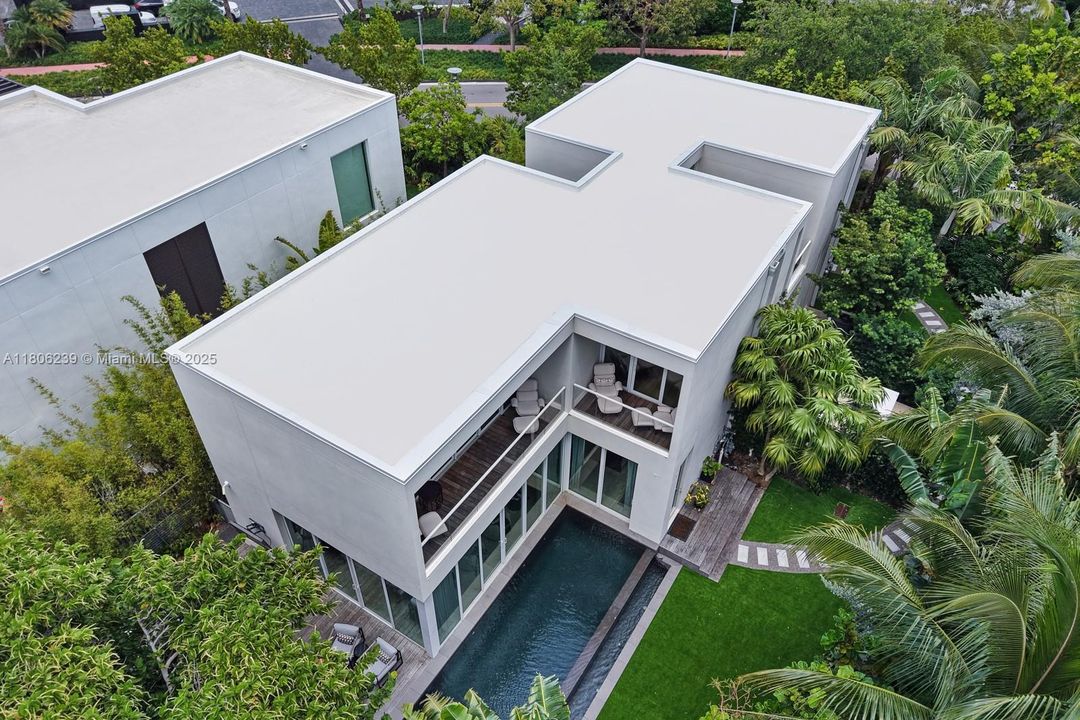 For Sale: $5,995,000 (3 beds, 3 baths, 4185 Square Feet)
