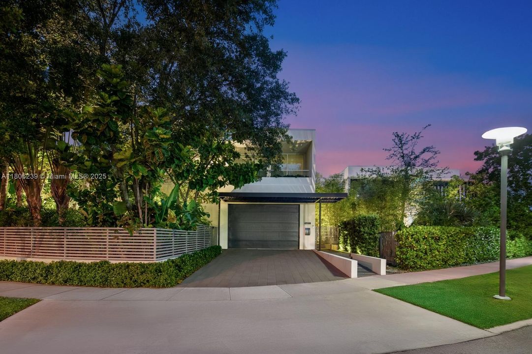 For Sale: $5,995,000 (3 beds, 3 baths, 4185 Square Feet)