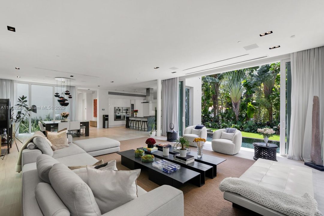 For Sale: $5,995,000 (3 beds, 3 baths, 4185 Square Feet)