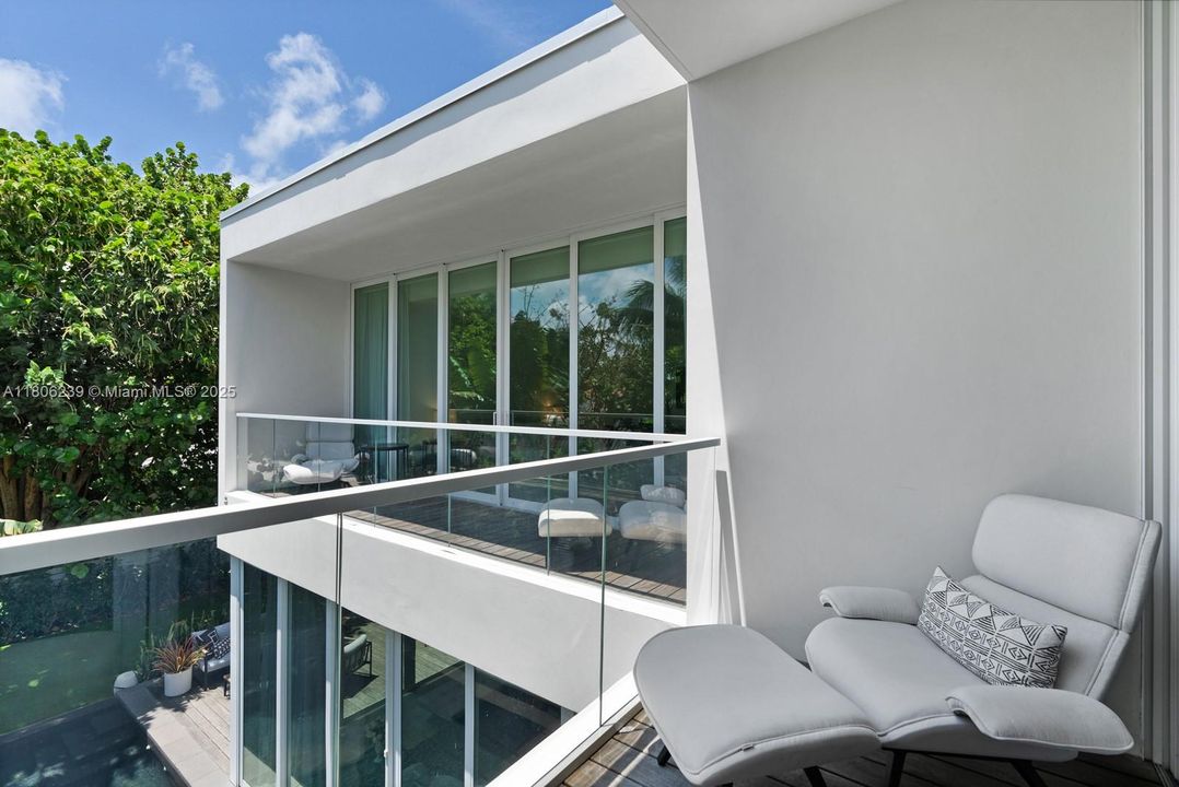 For Sale: $5,995,000 (3 beds, 3 baths, 4185 Square Feet)