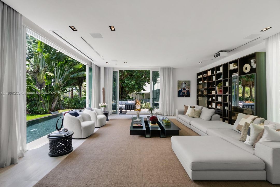 For Sale: $5,995,000 (3 beds, 3 baths, 4185 Square Feet)