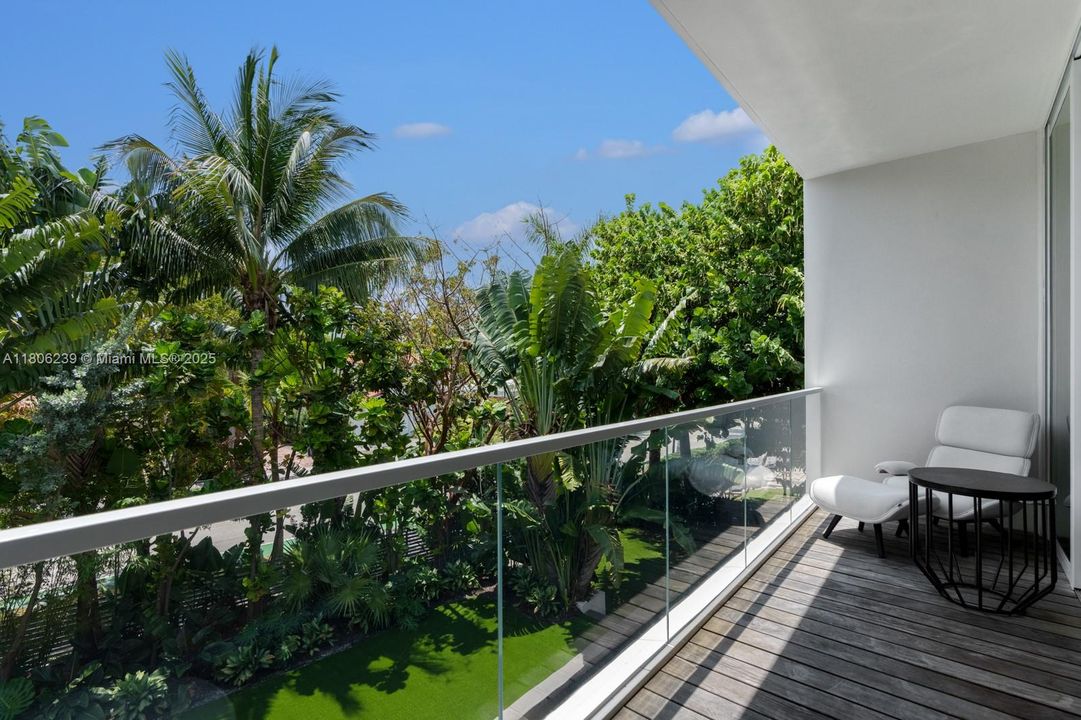 For Sale: $5,995,000 (3 beds, 3 baths, 4185 Square Feet)