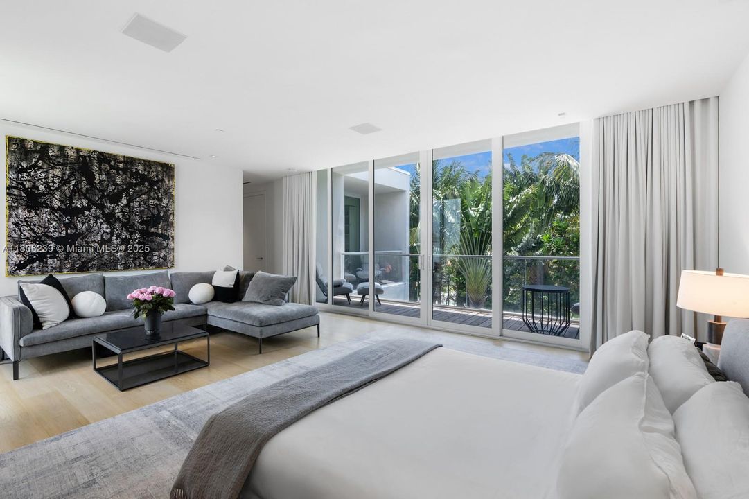 For Sale: $5,995,000 (3 beds, 3 baths, 4185 Square Feet)