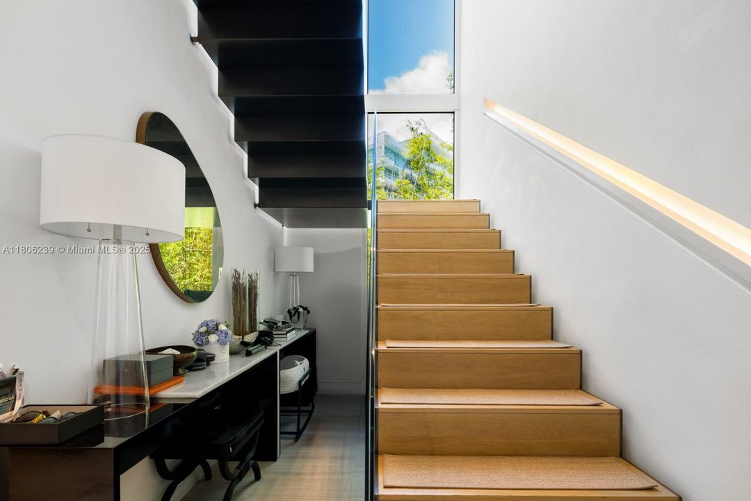 For Sale: $5,995,000 (3 beds, 3 baths, 4185 Square Feet)