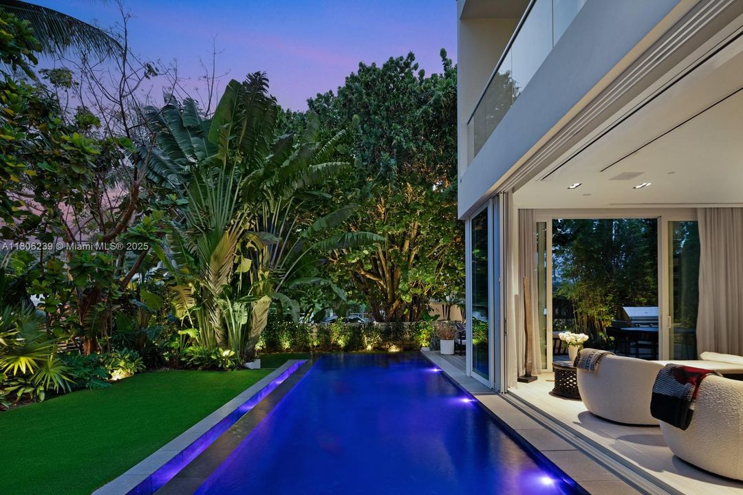 For Sale: $5,995,000 (3 beds, 3 baths, 4185 Square Feet)