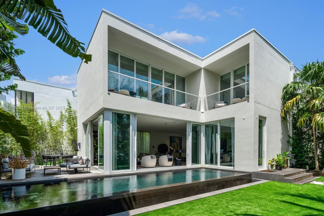 For Sale: $5,995,000 (3 beds, 3 baths, 4185 Square Feet)