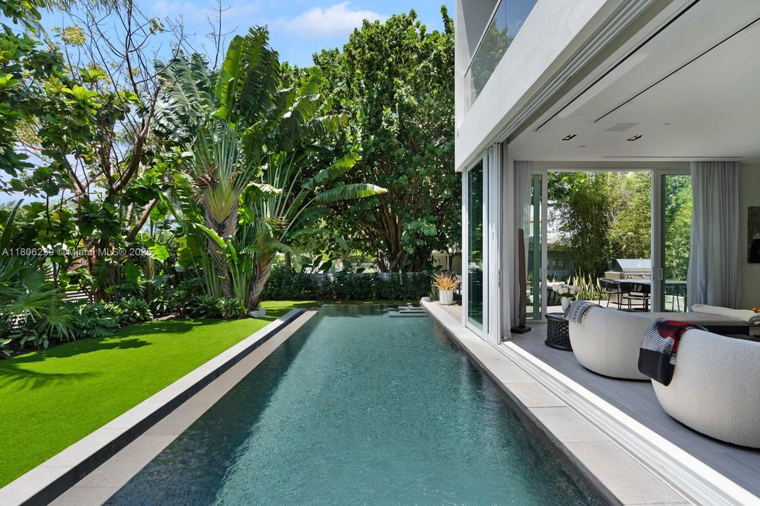 For Sale: $5,995,000 (3 beds, 3 baths, 4185 Square Feet)