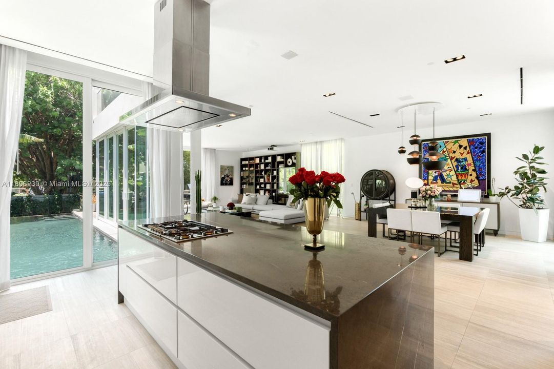 For Sale: $5,995,000 (3 beds, 3 baths, 4185 Square Feet)