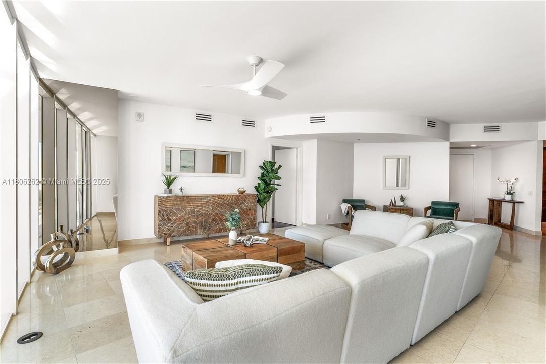 На продажу: $3,450,000 (3 спален, 3 ванн, 2158 Квадратных фут)