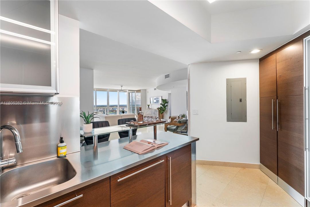 На продажу: $3,450,000 (3 спален, 3 ванн, 2158 Квадратных фут)