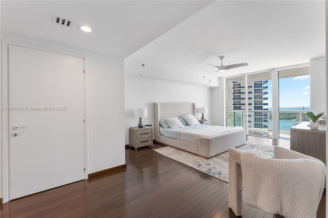 На продажу: $3,450,000 (3 спален, 3 ванн, 2158 Квадратных фут)