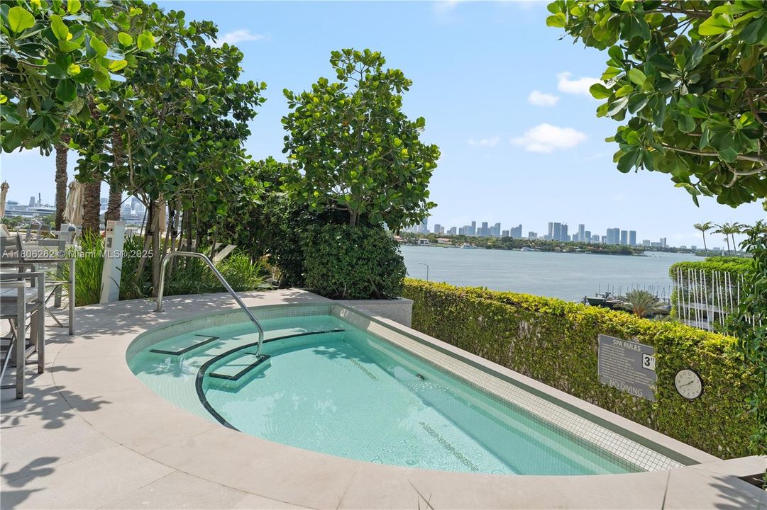 На продажу: $3,450,000 (3 спален, 3 ванн, 2158 Квадратных фут)