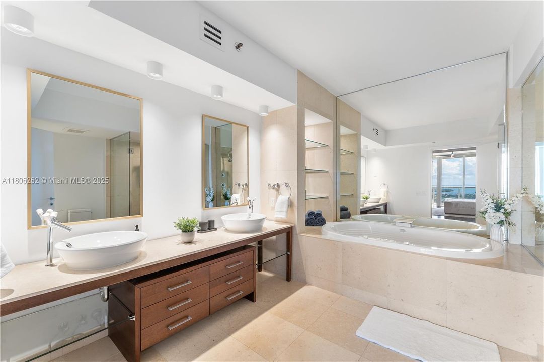 На продажу: $3,450,000 (3 спален, 3 ванн, 2158 Квадратных фут)