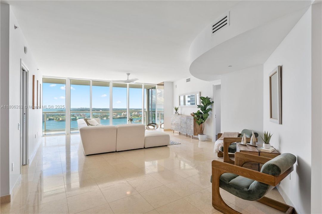 На продажу: $3,450,000 (3 спален, 3 ванн, 2158 Квадратных фут)