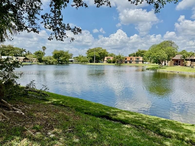 For Sale: $349,000 (3 beds, 2 baths, 1472 Square Feet)