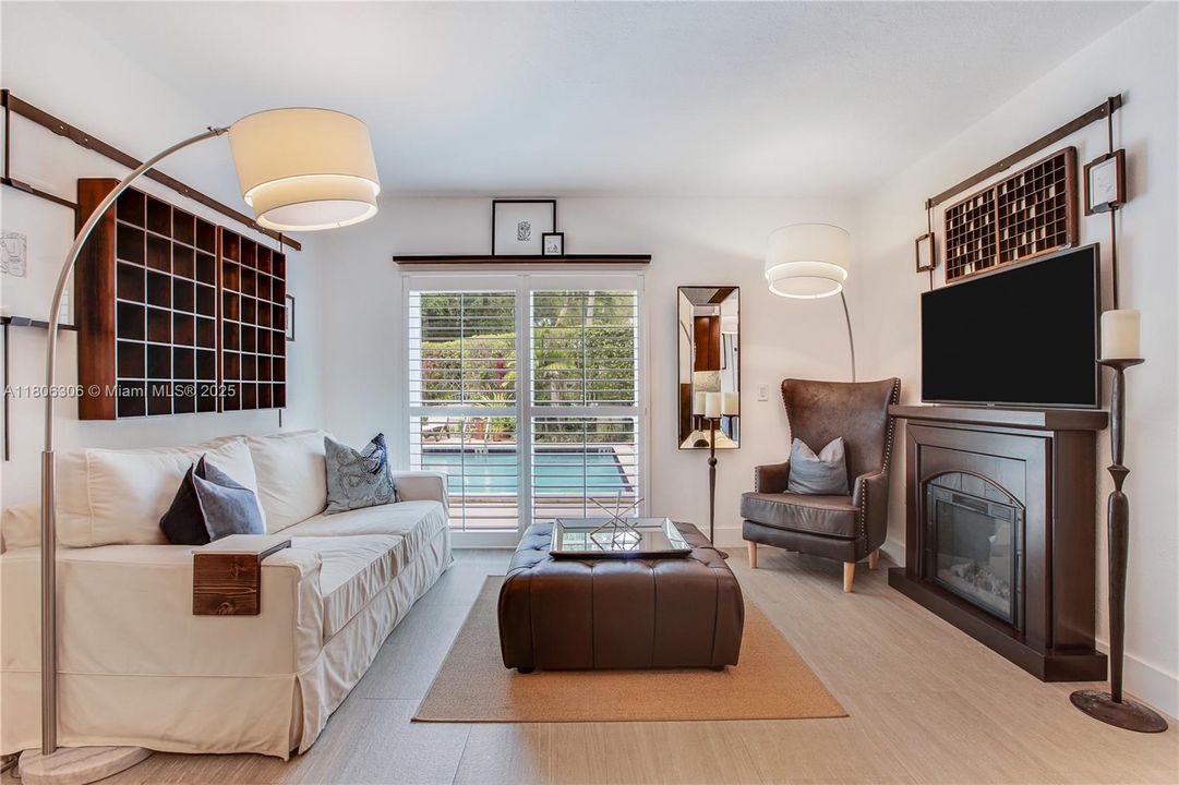 Vendido Recientemente: $379,000 (1 camas, 1 baños, 550 Pies cuadrados)