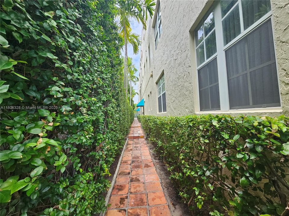 最近售出: $275,000 (1 贝兹, 1 浴室, 520 平方英尺)