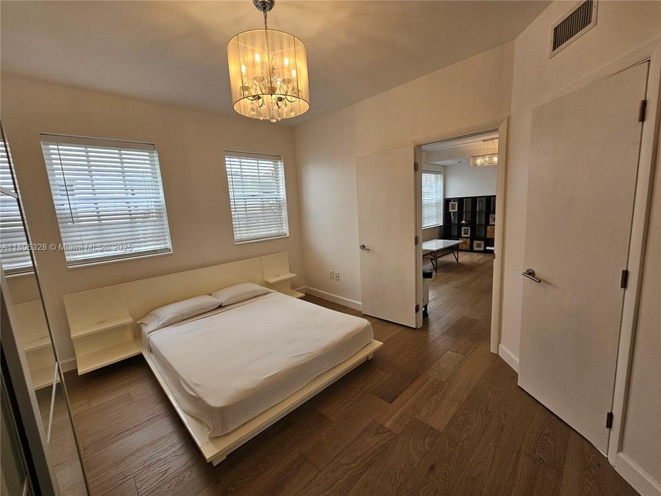 最近售出: $275,000 (1 贝兹, 1 浴室, 520 平方英尺)