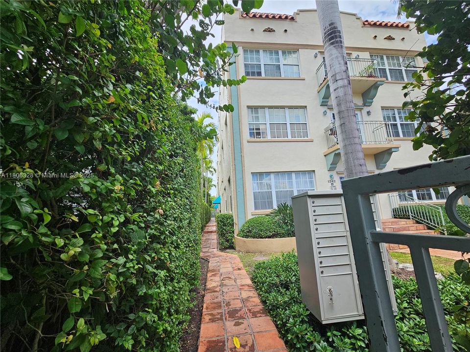 最近售出: $275,000 (1 贝兹, 1 浴室, 520 平方英尺)