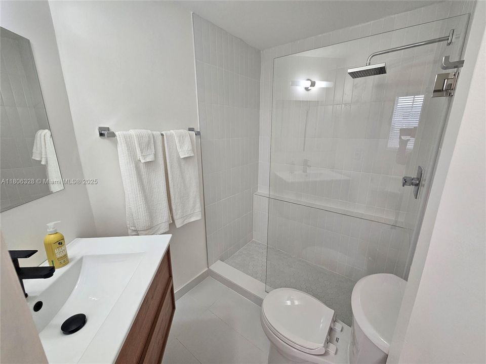 最近售出: $275,000 (1 贝兹, 1 浴室, 520 平方英尺)