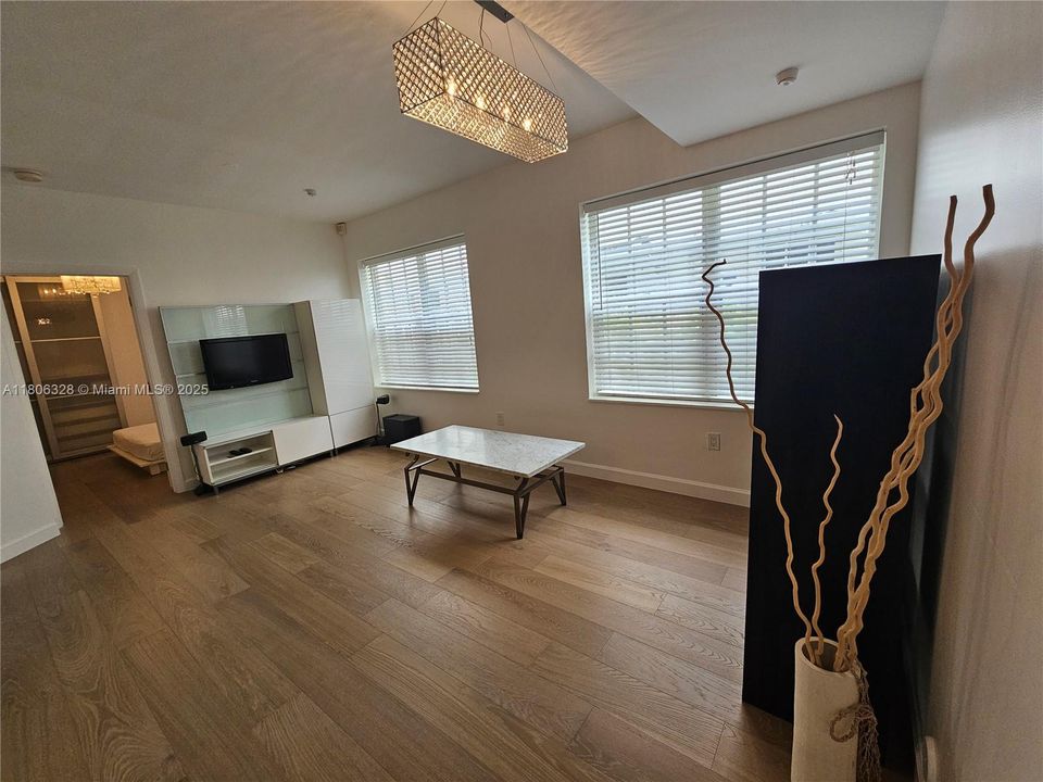 最近售出: $275,000 (1 贝兹, 1 浴室, 520 平方英尺)