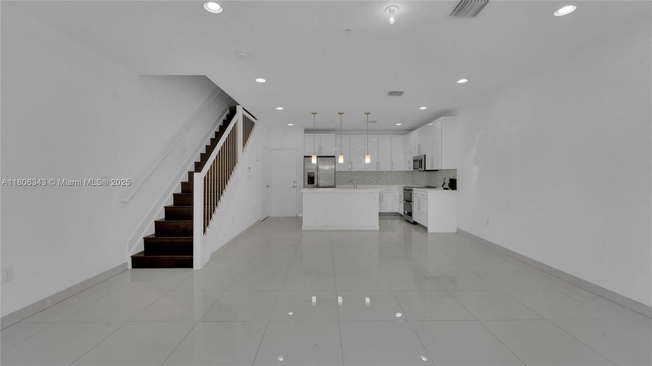 Недавно продано: $499,000 (3 спален, 2 ванн, 1500 Квадратных фут)