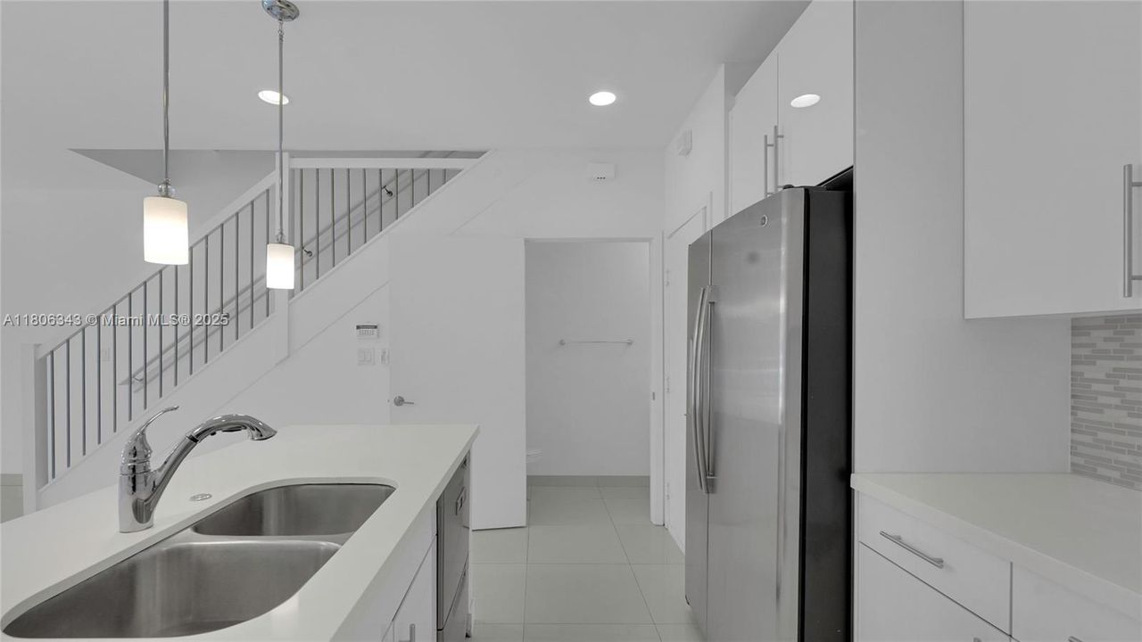 Недавно продано: $499,000 (3 спален, 2 ванн, 1500 Квадратных фут)